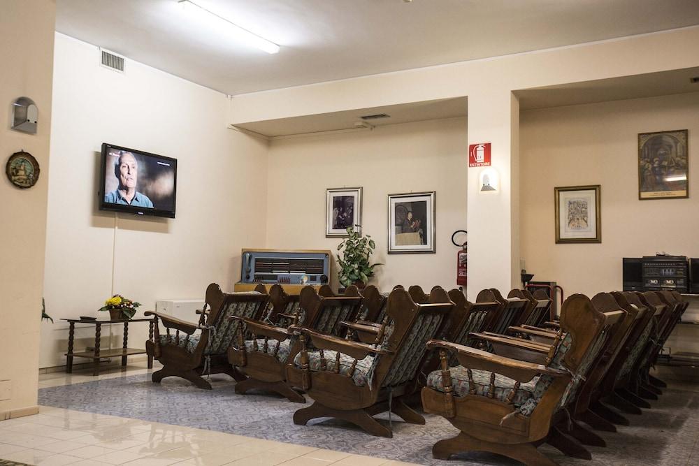 Istituto Piccole Ancelle Di Cristo Re 3*